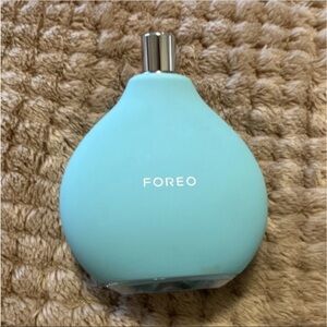 FOREO kiwi blue light blackhead remover